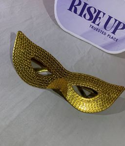 🔥 Gold Masquerade Mask