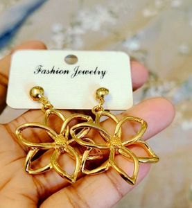 Gold Flower Fashion Earrings🟡