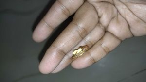 1.120 Gram 916 Gold Ring For Women