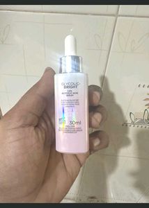 L&#39;Oreal Paris Glowing Serum