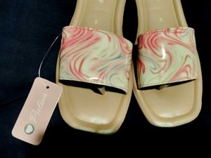 Pulion Swirl Slides.