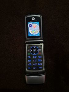 Motorola W370 Flip Phone