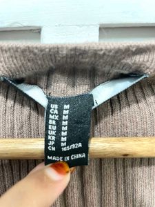 Forever 21 Ribbed V Neck Long Sleeves Top  A