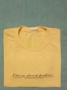 I Am Selling A Regular T Shirt For Men