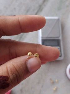 Beautiful New Dimond Cut Studs