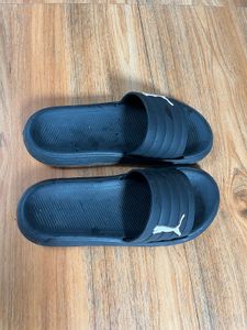 Authentic Puma Slides 🫶🏻 ( Negotiable )