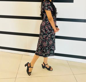 grab this beautiful hand made design dress👗👗👗👗