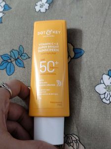 Dot Nd Key Vitamin C E Super Bright Sunscreen New