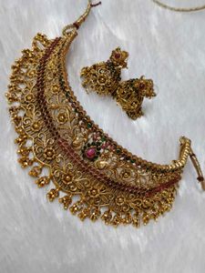 Elegant Gold-Tone Necklace