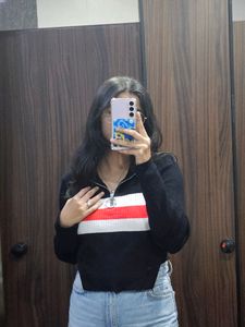 Chained Upper Neck H&amp;M WoolenCrop Top