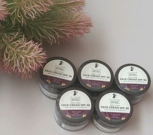 Combo Of 5 Pilgrim Red Vine Face Cream