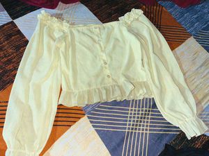 Korean yellow crop top🌻