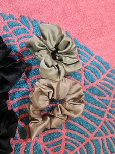 6 Satin Scrunchie Set - 4 Black Never Used