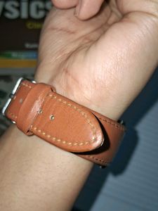 wrist watch witnout battery or cell