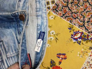 Stylish Light Wash Jeans