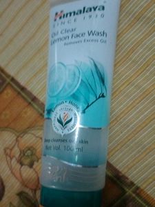 Himalaya Oil Clear Lemon Face Wash