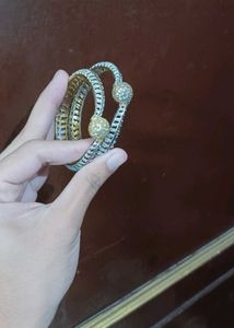 Ad Bangles Set