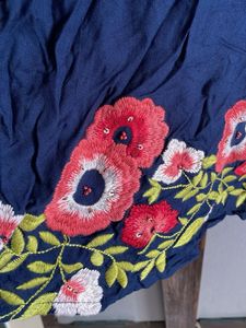 NEW COOL TOP WITH EMBROIDERY