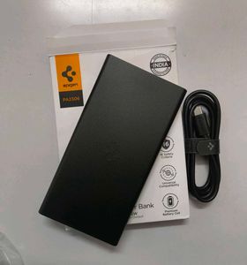 Spigen ArcPack 10,000mAh Power Bank