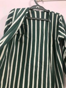 Green &amp; white lining outer / shrug  💚