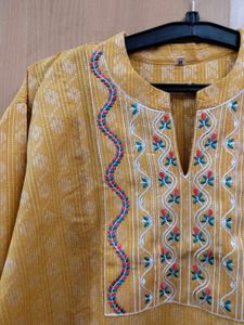 Elegant Yellow Embroidered Kurta (L)