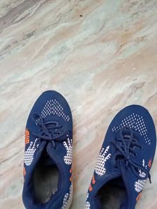 I am selling my shoes that looks like new.