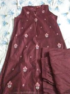 Sleeveless Kurta Set From Vishudh