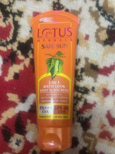 Lotus Herbals Safe Sun SPF 40