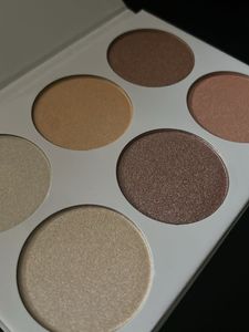 Beautiful Eyeshadow/highlighter Pallet - MR