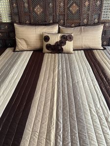 Bedcover Set with Pillows And A Cushion