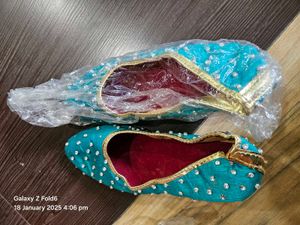 Very Heavy Bridal Lehenga With Matching Shoes Bag