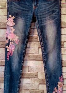 Floral Embroidery Blue Jeans For Women
