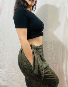 🌈H&M High-Waisted Oilve Green Trouser