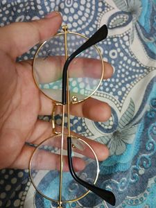 Round Glasses . Golden Rim