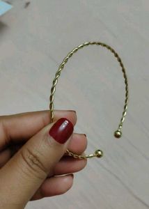 New Never Used Gold Tone Bangle Bracelet