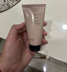 82°E Sunscreen Gel SPF 40