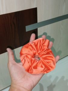 Pack of 12 random colors Scrunchies❤️