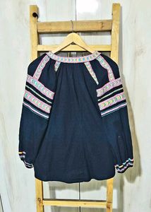 Embroidered Peasant Black Top size&#39;-42-44