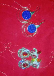 2 Pairs Of Earings Free With Rajputi Rakhdi