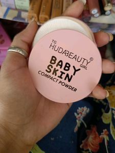 Huda Beauty Compact