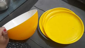 Plastic Set Of 4 Plates + 1 Big Serving Bowl 2-3L