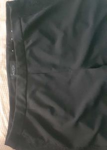 Stretchable Pant With Net Design Black Colour