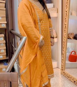 📌Sale📌Orange suit and pant with chunni.