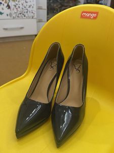 Black Pointed Heels