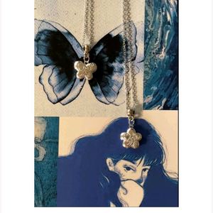 OPENABLE BUTTERFLY AND FLOWER NECKLACE