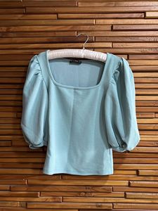 Very Pretty Balloon Sleeved Top