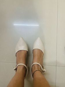 Rocia Pointed-Toe Kitten Heels