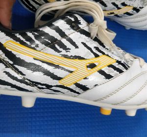 Anza Carbon White Football Shoes IND 6 / UK 7