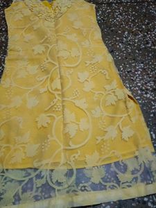 Very Beautiful Neck Designed Kurti