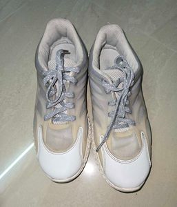 zudio sports shoe